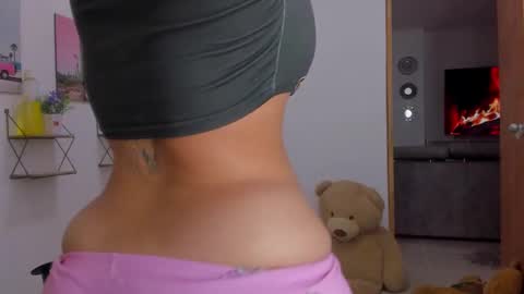 Snapshot of emma_lean chatting on 11/24/25, 02:06 whises lits online show from 11/24/25, 02:06