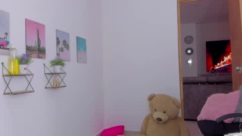 Snapshot of emma_lean chatting on 11/25/25, 12:49 whises lits online show from 11/25/25, 12:49