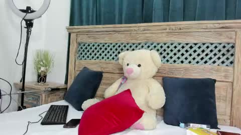 Snapshot of emma_loaiza chatting on 05/24/26, 03:22 Emma Loaiza online show from 05/24/26, 03:22