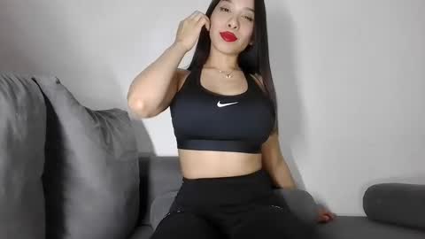 Snapshot of emma_lovv chatting on 01/22/25, 02:04 Emma 3 online show from 01/22/25, 02:04