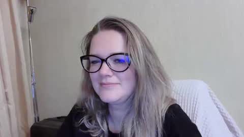 Snapshot of emma_misty_ chatting on 09/23/25, 04:32 emma_misty_ online show from 09/23/25, 04:32