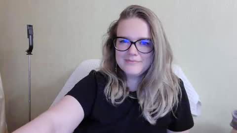 Snapshot of emma_misty_ chatting on 09/29/25, 04:56 emma_misty_ online show from 09/29/25, 04:56