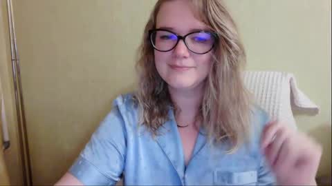 Snapshot of emma_misty_ chatting on 10/17/25, 05:26 emma_misty_ online show from 10/17/25, 05:26