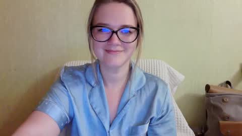 Snapshot of emma_misty_ chatting on 10/18/25, 05:35 emma_misty_ online show from 10/18/25, 05:35