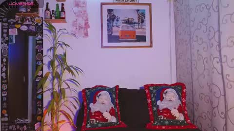 Snapshot of emma_pole_88 chatting on 12/15/24, 02:52 Sara Luna online show from 12/15/24, 02:52