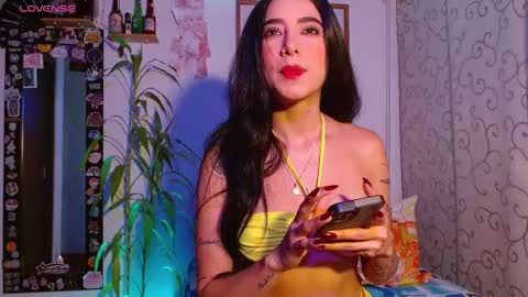 Snapshot of emma_pole_88 chatting on 01/01/25, 08:58 Sara Luna online show from 01/01/25, 08:58