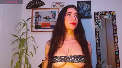 Snapshot of emma_pole_88 chatting on 02/25/25, 03:20 Sara Luna online show from 02/25/25, 03:20