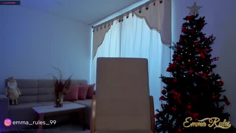 Snapshot of emma_rules99 chatting on 12/03/24, 03:33 Emma online show from 12/03/24, 03:33