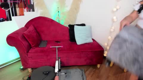 Snapshot of emma_s3xxy chatting on 10/10/25, 11:31 emma online show from 10/10/25, 11:31