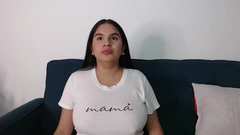 emma_saens online show from 11/19/25, 09:20