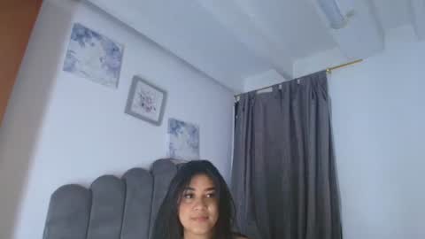 emma_saenz01 online show from 07/07/26, 11:14