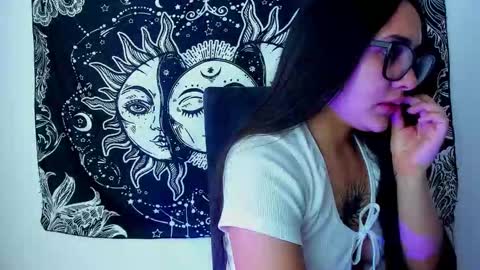 Snapshot of emma_timli1 chatting on 11/12/25, 08:30 Emma online show from 11/12/25, 08:30