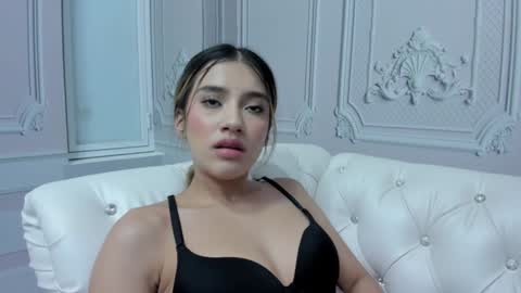 Snapshot of emma_torres18 chatting on 12/05/24, 10:23 EMMA online show from 12/05/24, 10:23