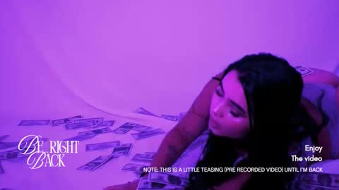 emma_whitee_ online show from 12/14/25, 11:59