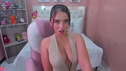 Snapshot of emma_wiliams_ chatting on 03/26/26, 02:33 E M M A online show from 03/26/26, 02:33