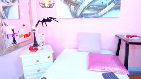Snapshot of emmaa_sandoval chatting on 10/16/25, 05:36 Emma  online show from 10/16/25, 05:36