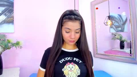 Snapshot of emmaa_sandoval chatting on 11/13/25, 04:39 Emma online show from 11/13/25, 04:39