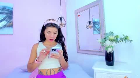 Snapshot of emmaa_sandoval chatting on 11/19/25, 07:47 Emma online show from 11/19/25, 07:47