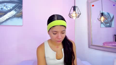 Snapshot of emmaa_sandoval chatting on 11/23/25, 04:29 Emma online show from 11/23/25, 04:29