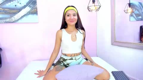 Snapshot of emmaa_sandoval chatting on 11/29/25, 04:43 Emma online show from 11/29/25, 04:43