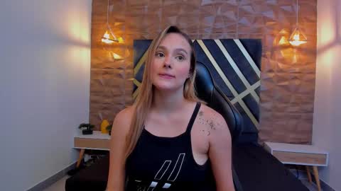 Snapshot of emmaa_white_ chatting on 11/10/25, 05:23 EMMA online show from 11/10/25, 05:23