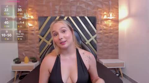 Snapshot of emmaa_white_ chatting on 12/13/25, 07:53 EMMA online show from 12/13/25, 07:53