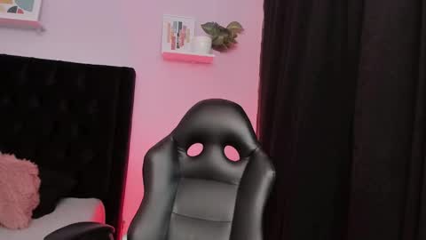 Emma  online show from 10/08/25, 07:17