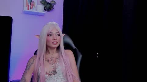 Emma  online show from 10/09/25, 08:51