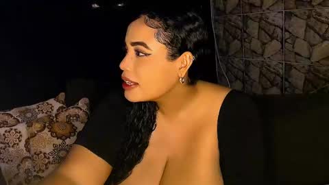 Snapshot of emmacamille2 chatting on 02/27/25, 03:58 emmacamille2 online show from 02/27/25, 03:58