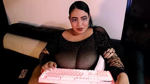 Snapshot of emmacamille2 chatting on 10/15/25, 06:57 emmacamille2 online show from 10/15/25, 06:57