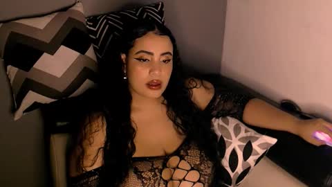 Snapshot of emmacamille2 chatting on 11/19/25, 03:06 emmacamille2 online show from 11/19/25, 03:06