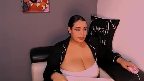 Snapshot of emmacamille2 chatting on 11/28/25, 12:46 emmacamille2 online show from 11/28/25, 12:46