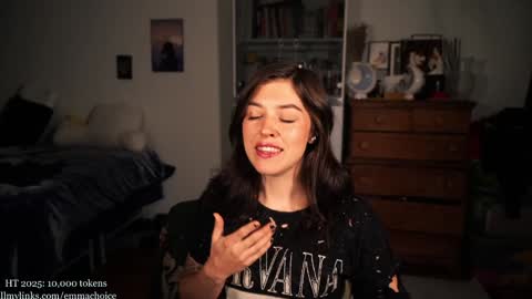 Snapshot of emmachoice chatting on 10/18/25, 09:15 emmachoice online show from 10/18/25, 09:15