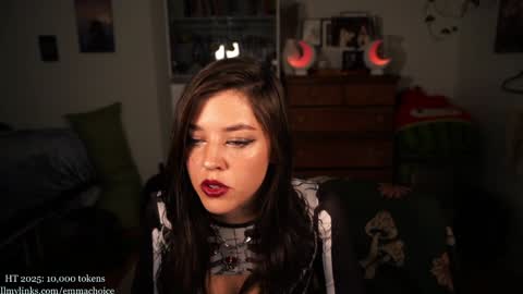 Snapshot of emmachoice chatting on 10/24/25, 10:06 emmachoice online show from 10/24/25, 10:06