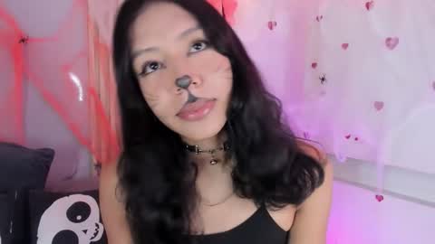 emmaclark_1 online show from 11/01/25, 09:06