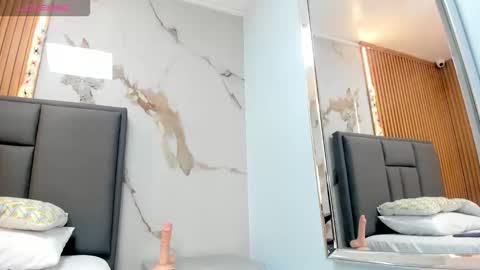 Snapshot of emmacooper2 chatting on 10/31/25, 01:34 online show from 10/31/25, 01:34