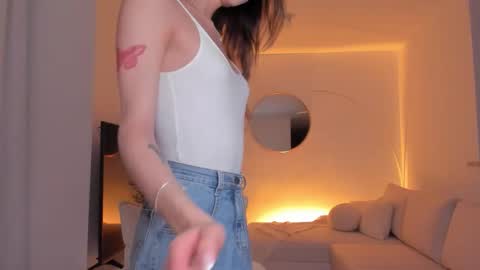 Emma voger online show from 10/28/25, 04:05