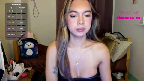 Snapshot of emmacoxx24 chatting on 05/14/26, 10:05 SweetGirlEmma online show from 05/14/26, 10:05
