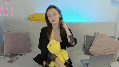 Snapshot of emmacrown chatting on 12/05/25, 04:43 Emma online show from 12/05/25, 04:43