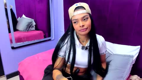 Snapshot of emmaebony_ chatting on 03/05/26, 01:51 emmaebony_ online show from 03/05/26, 01:51