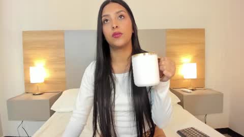 emmaespencer  online show from 06/24/26, 08:19