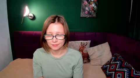 Snapshot of emmaethereal chatting on 04/16/26, 01:39 Emma 3 online show from 04/16/26, 01:39
