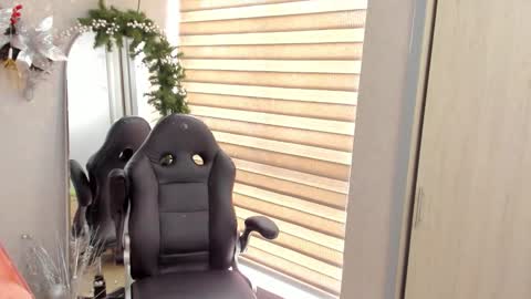  Emma Ferrary  online show from 12/04/25, 02:48