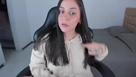 Snapshot of emmagrace99 chatting on 10/10/25, 11:04 Jennifer online show from 10/10/25, 11:04