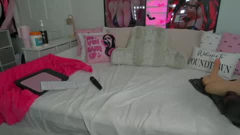 emmagray01 online show from 10/17/25, 06:43