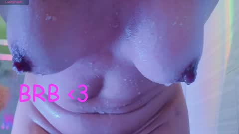 Snapshot of emmamiller__ chatting on 04/21/26, 10:54 online show from 04/21/26, 10:54