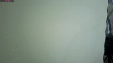 Snapshot of emmamiller__ chatting on 05/01/26, 11:04 online show from 05/01/26, 11:04