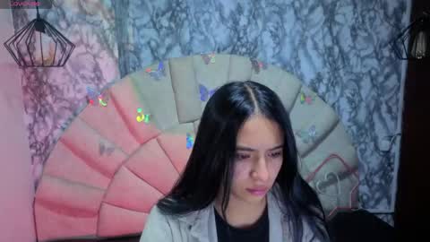 Snapshot of emmamiller__ chatting on 05/03/26, 10:54 online show from 05/03/26, 10:54