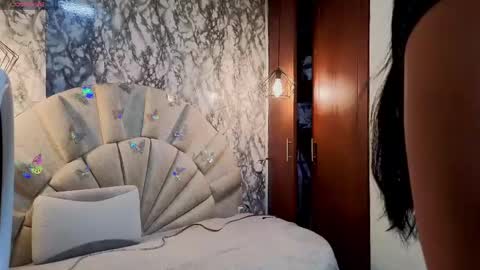 Snapshot of emmamiller__ chatting on 06/02/26, 10:39 online show from 06/02/26, 10:39