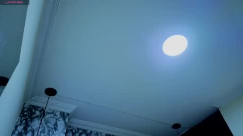 Snapshot of emmamiller__ chatting on 06/06/26, 10:42 online show from 06/06/26, 10:42